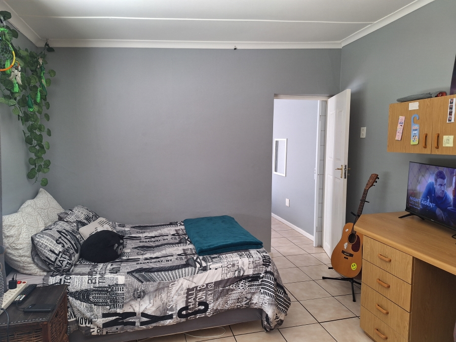 To Let 5 Bedroom Property for Rent in Retief Eastern Cape
